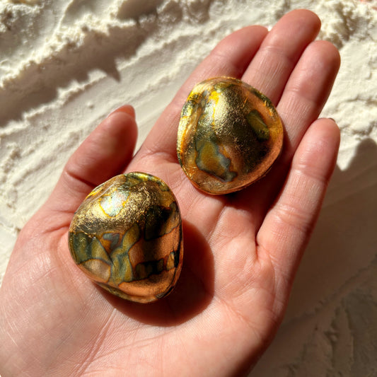 A Reflective Stone (patina gold)