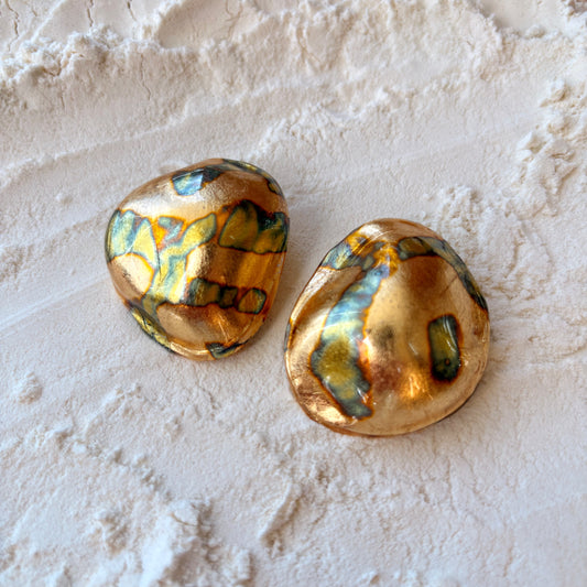 A Reflective Stone (patina gold)